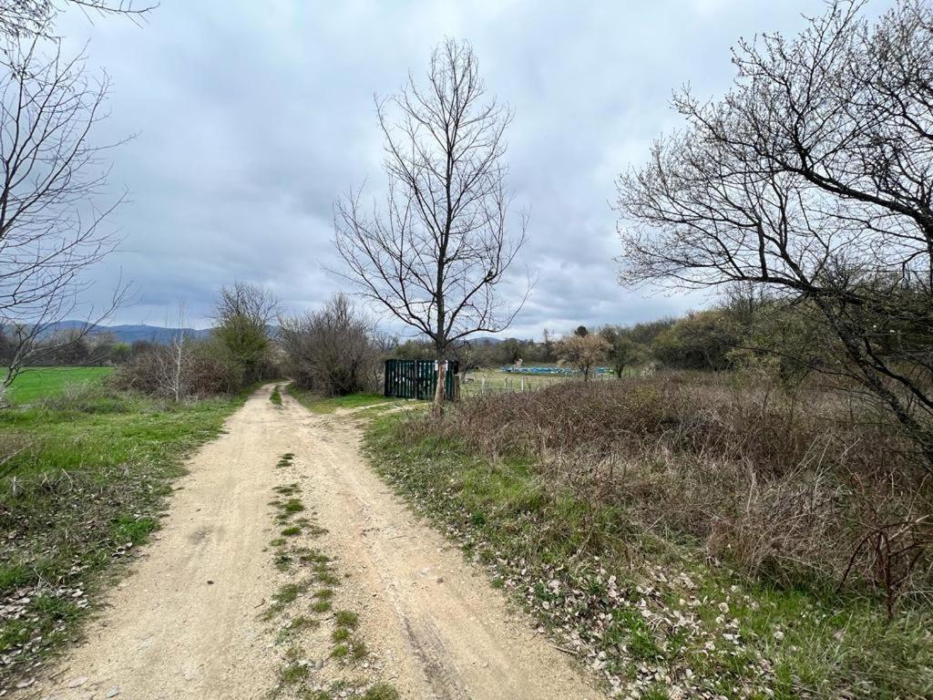 Къмпинг Частен Двор Bulgarian Campsite For Tents Kazanlak Exterior photo